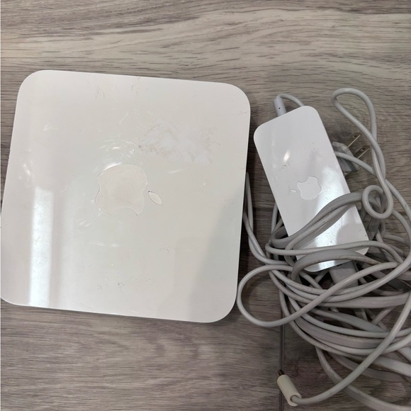 Apple A1408 AirPort Extreme Station With Cord ICES-003 - Picture 1 of 3